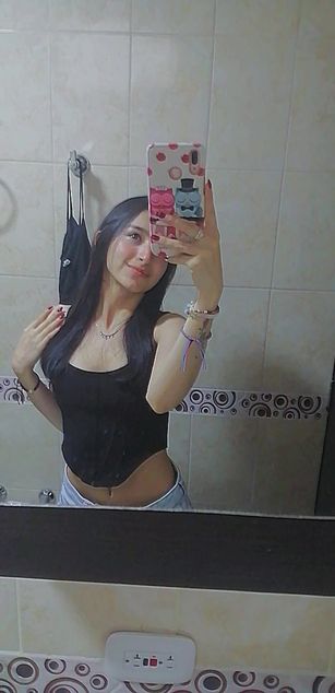 Model - Laura Ferreira Webcam