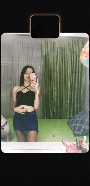 Model - Laura Ferreira Webcam