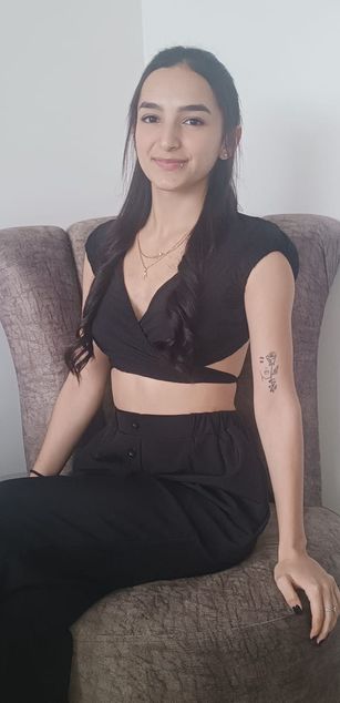 Model - Laura Ferreira Webcam