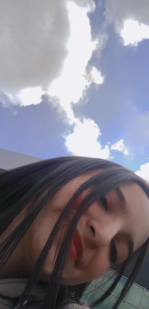 Model - Laura Ferreira Webcam