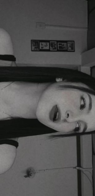 Model - Laura Ferreira Webcam