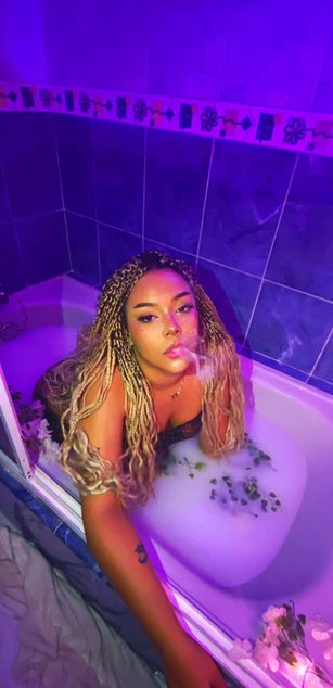 Model - Miaw Prada Sexy