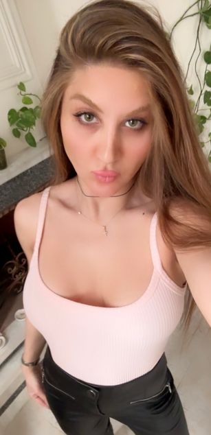 Model - roseinsilk latina