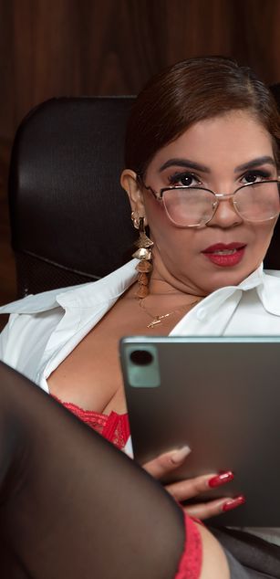 Model - Kasandra Hale deepthroat