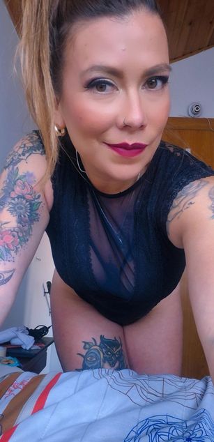 Model - PenelopeQueen heels