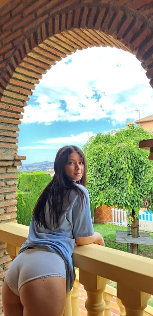 Model - rouse foster bigtits