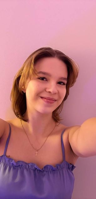 Model - Anna_Elfie heels