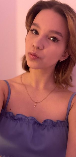 Model - Anna_Elfie heels