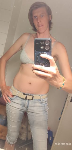 Model - LaurieAmber striptease