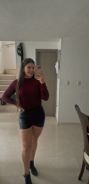 Model - Laia BigBooty