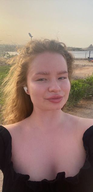 Model - VikiGlem deepthroat