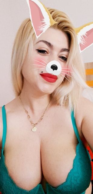 Model - ElizabethRaegan dildo