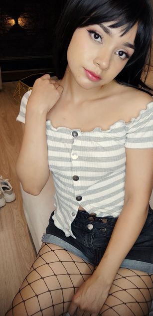 Model - Bella Sky JOI