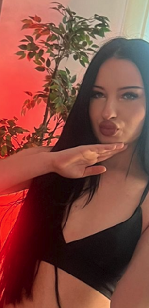 Model - Scarlett Jakobs deepthroat