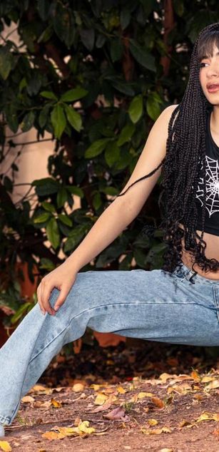 Model - Alynn_Bri feet