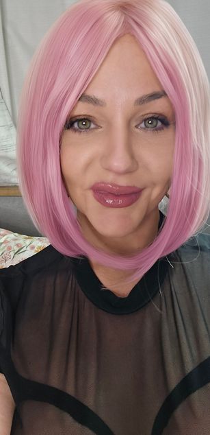 Model - SofiaRyder squirt