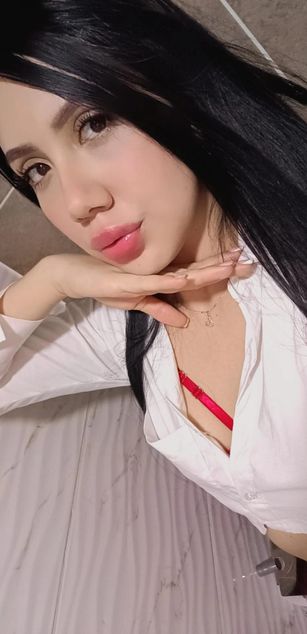 Model - Lina Coopers Taboo