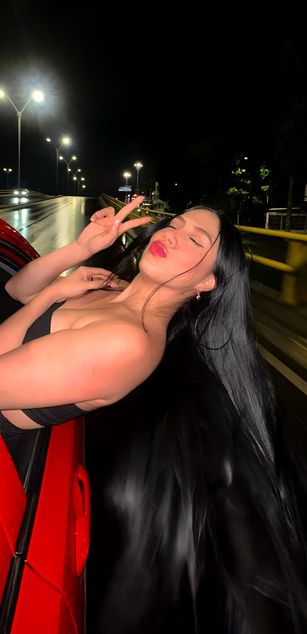 Model - Lina Coopers Taboo