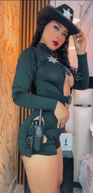 Model - SofiaLaurents fastresponse