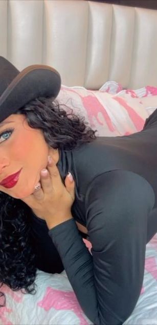 Model - SofiaLaurents fastresponse