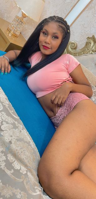 Model - AlisonJames deepthroat