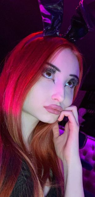 Model - Naomi skinny