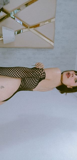 Model - NicoleEsposito deepthroat