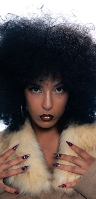 Model - Elizabeth corazon de leon hairy