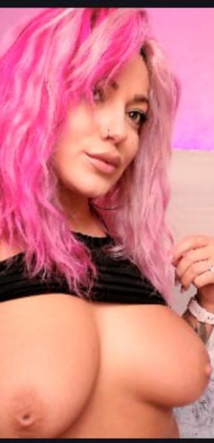 Model - FoxySerena curvy