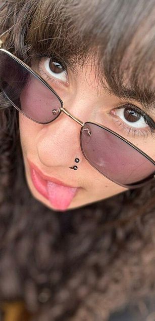 Model - Alynn_Bri feet