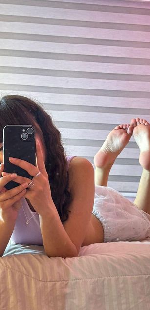 Model - Alynn_Bri feet