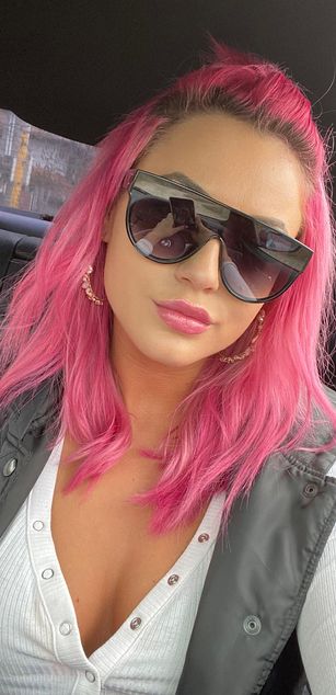 Model - FoxySerena curvy