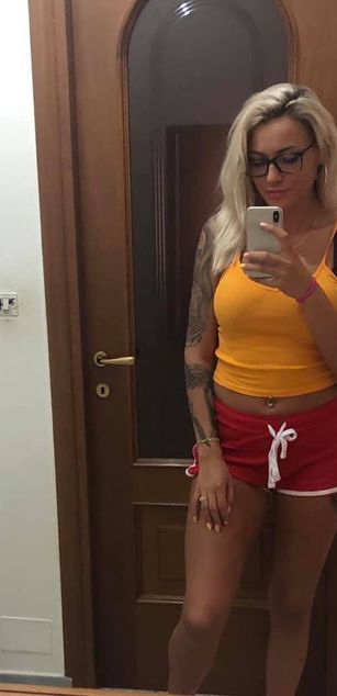 Model - FoxySerena curvy