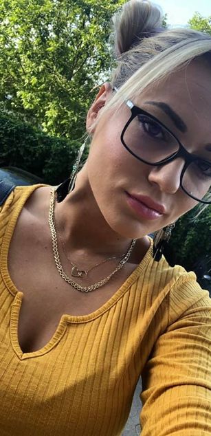 Model - FoxySerena curvy