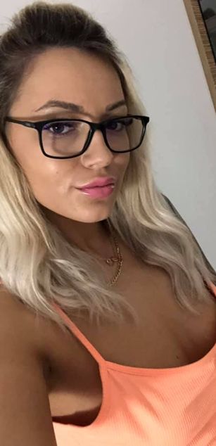 Model - FoxySerena curvy