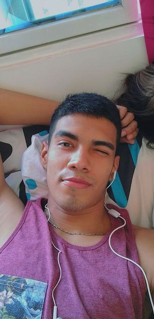 Model - Mikael bigcock