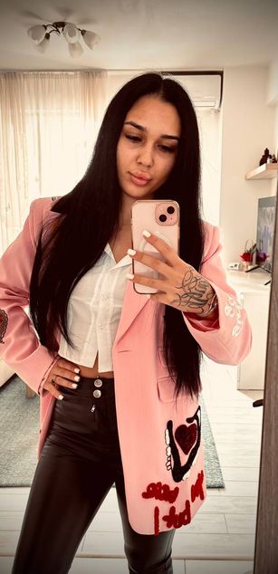 Model - Claire brunette