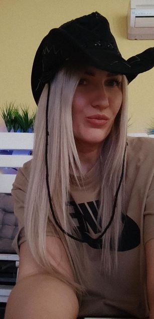 Model - Eva_Blondy_ Funny