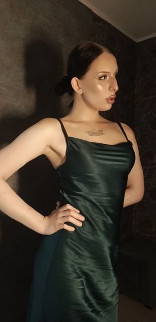 Model - QueenMcGrath curvy