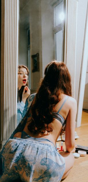 Model - Amanda striptease