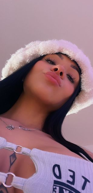 Model - Sophia Karson blowjob