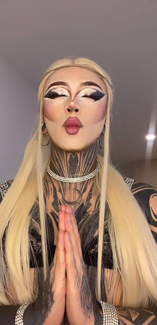 Model - Nyx Volturi fetish