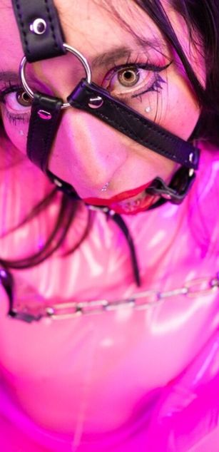 Model - Camila Marti Anal