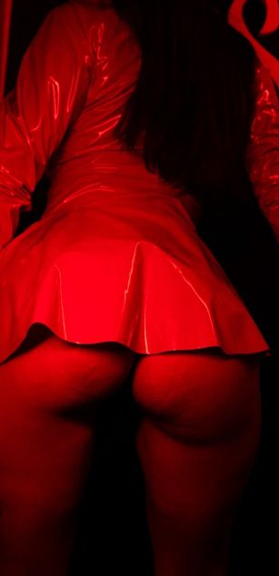 Model - Camila Marti Anal