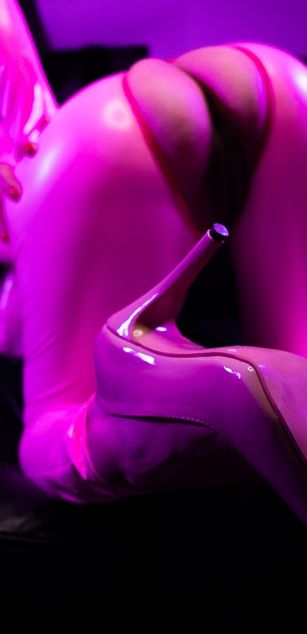 Model - Camila Marti Anal