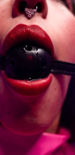 Model - Camila Marti Anal