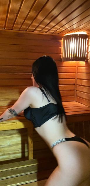 Model - BrightLika striptease