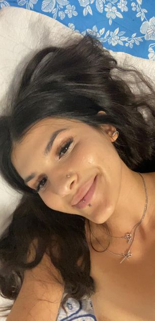 Model - LucyPurple sexy