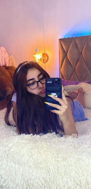 Model - Mia Jacson deepthroat