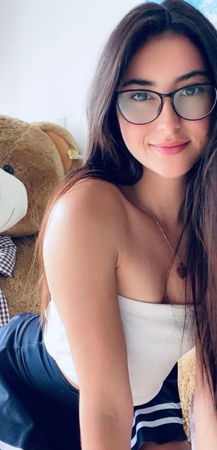 Model - Mia Jacson deepthroat